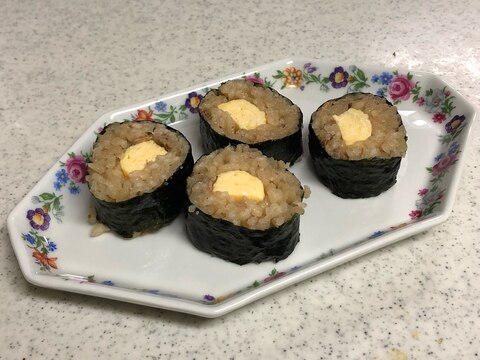 炊き込みご飯と優しい甘さの卵焼きの海苔巻き